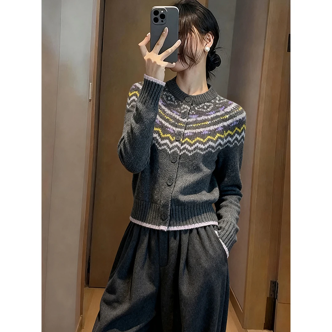 时尚高端大牌时尚2025冬装新款长袖针织衫毛衣舒适独特设计感上衣