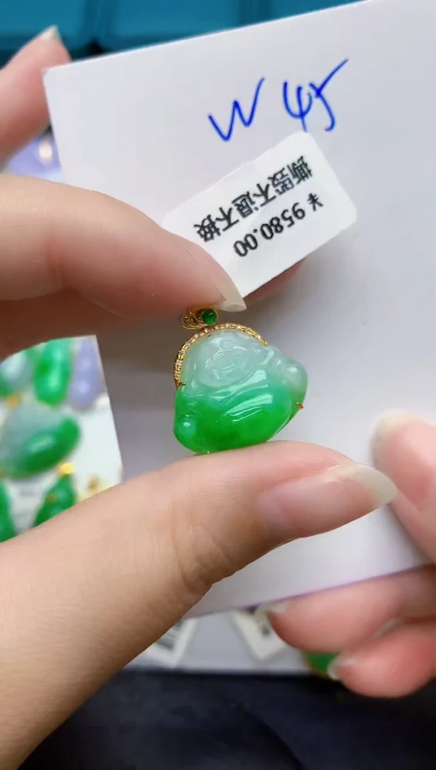 颈饰18K金镶嵌翡翠缅甸天然翡翠A货