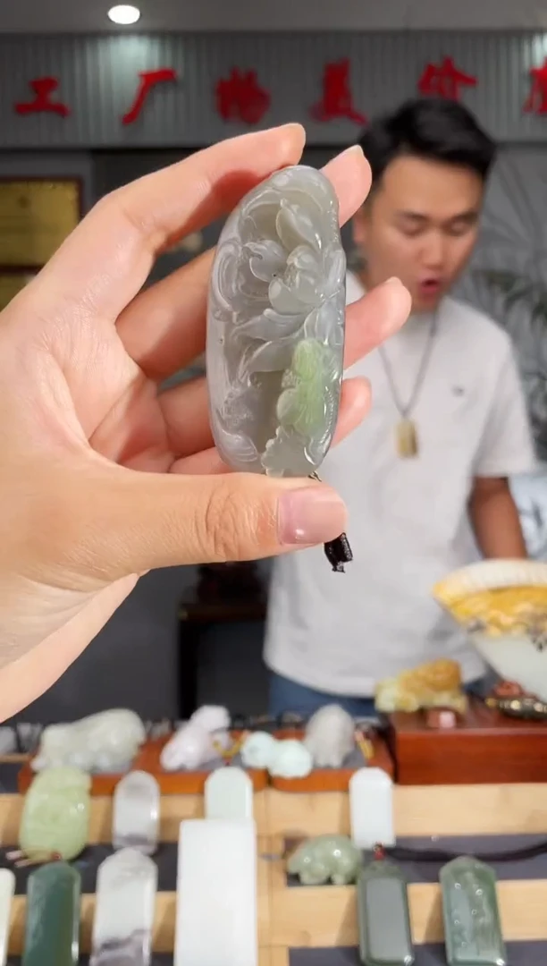 和田玉未镶嵌颈饰1