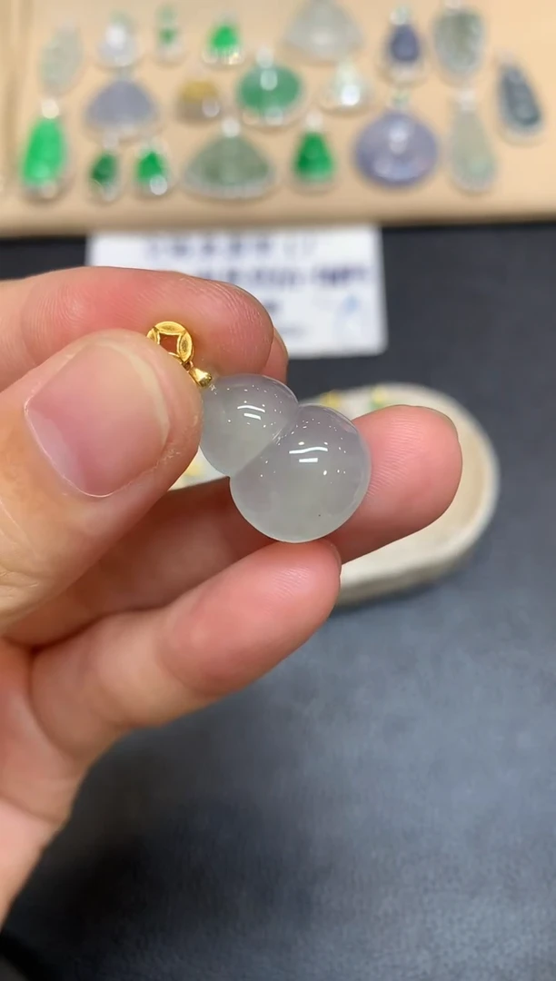 颈饰18K金镶嵌翡翠葫芦【无服务费【48小时鉴赏期】