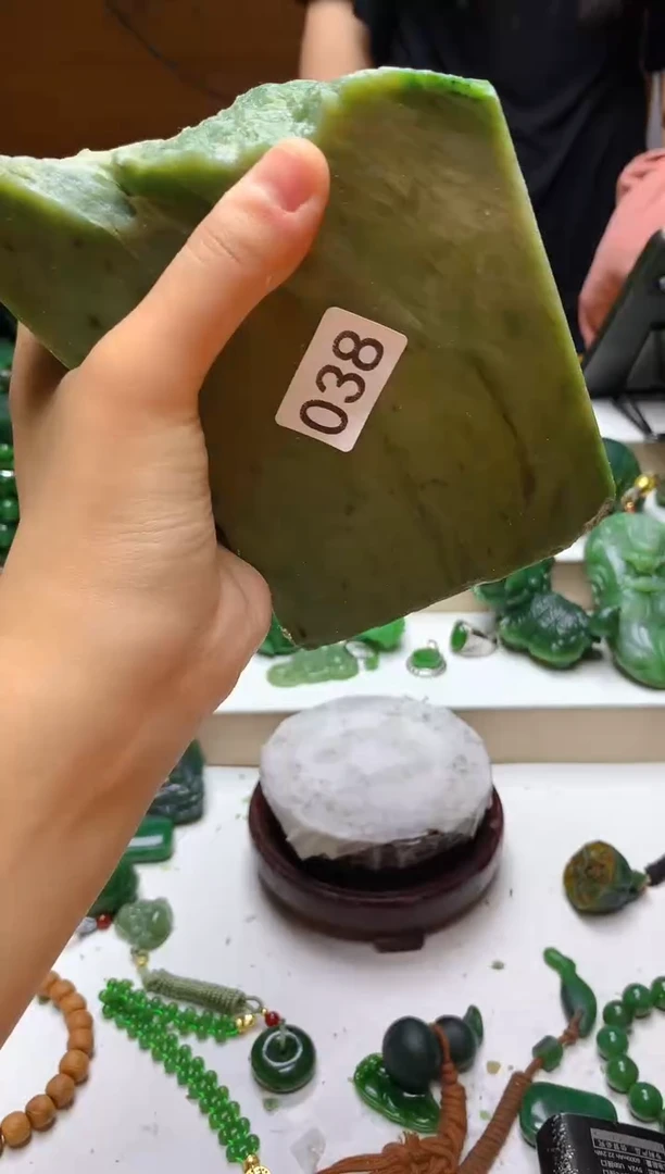 未镶嵌和田玉（碧玉）珠宝半成品1