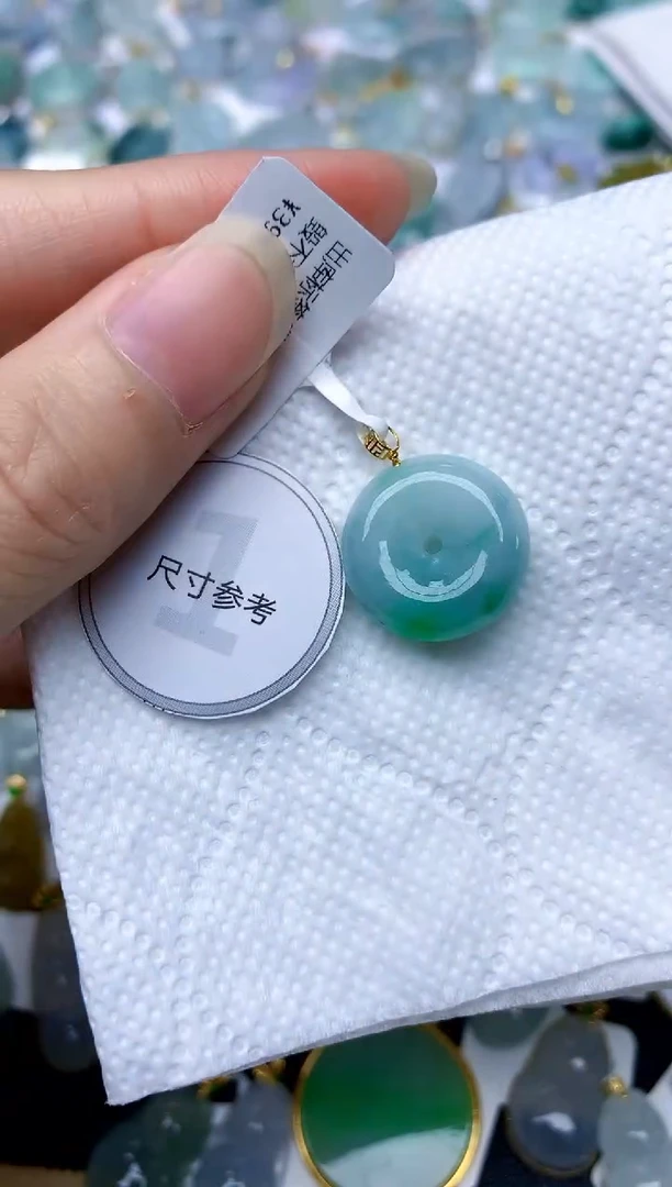 颈饰18K金镶嵌翡翠天然A货翡翠