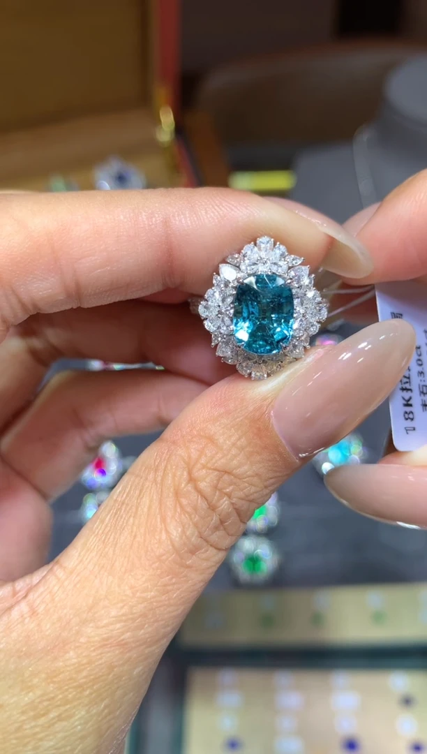 18K金镶嵌戒指碧玺3CT