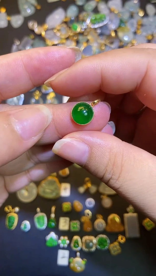 翡翠18K金镶嵌吊坠(不含链)1