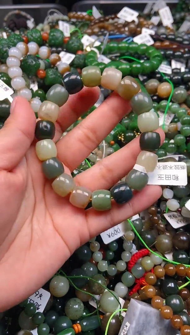 和田玉未镶嵌颈饰1