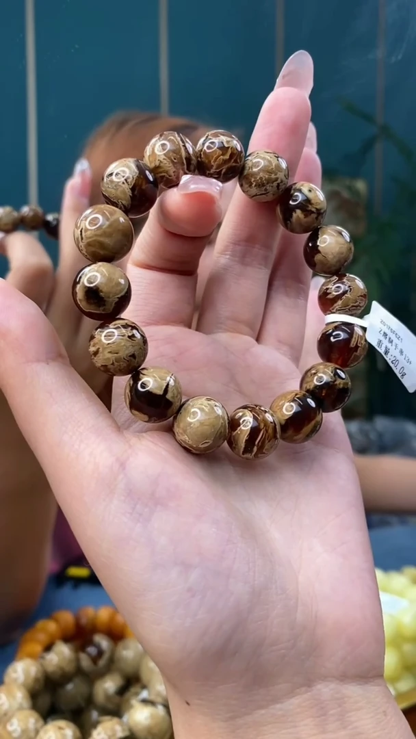 裸石琥珀未镶嵌10/4多样性发其一85