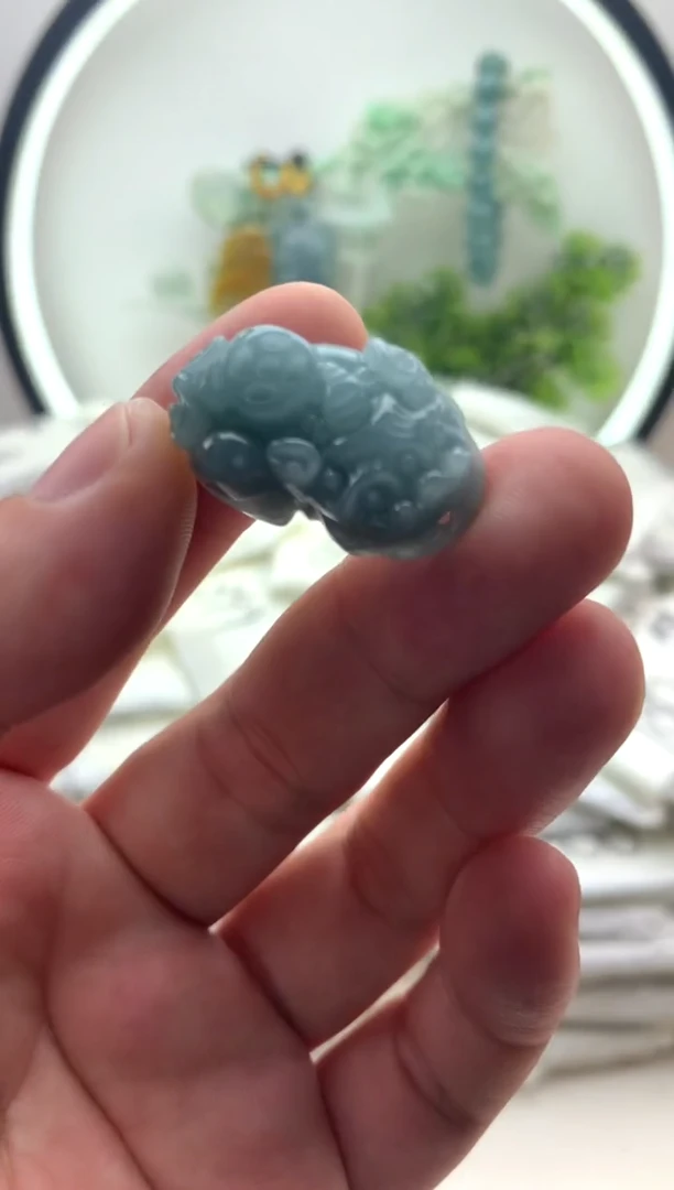 翡翠未镶嵌颈饰善**贤挂件