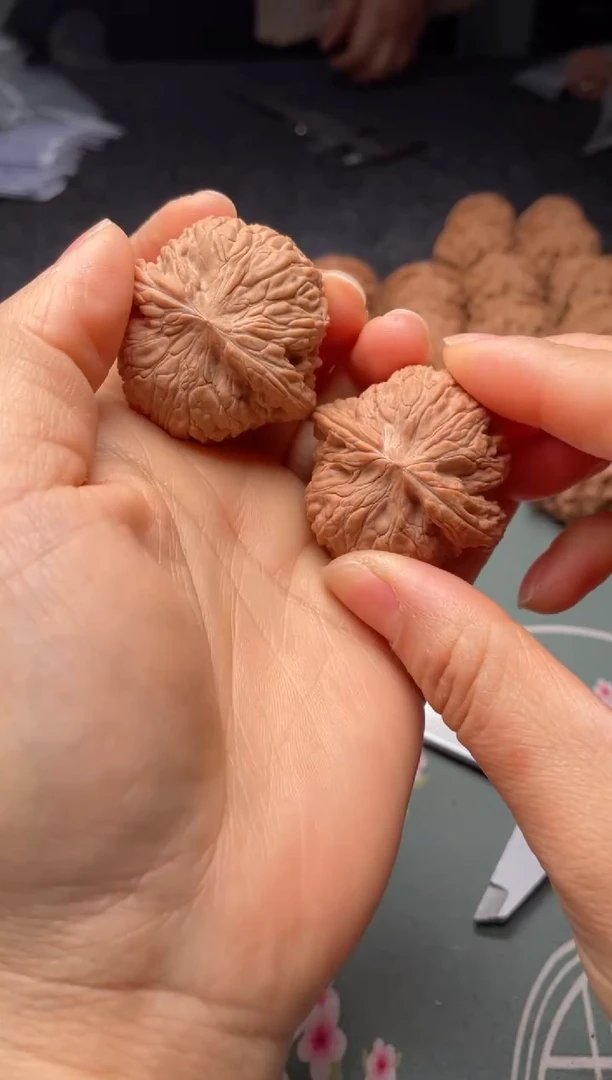 把件文玩核桃w26  绣球   40