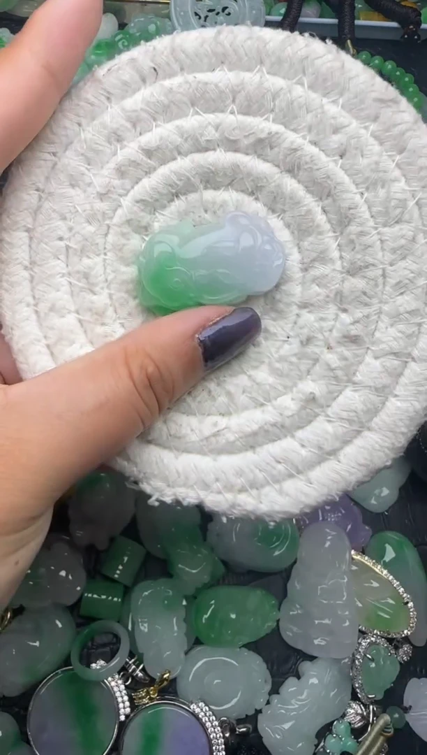 颈饰未镶嵌翡翠缅甸翡翠吊坠