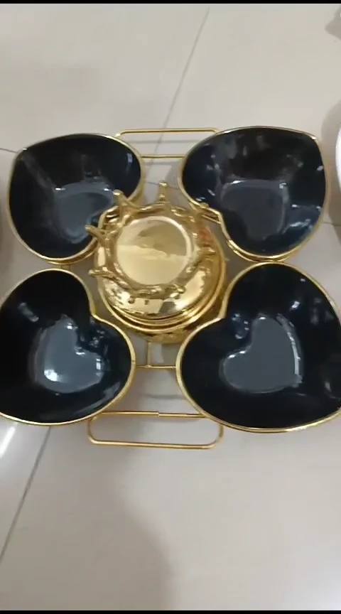 瓷黑金桃心果盘零食盒