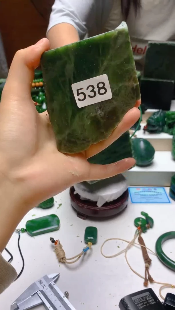 未镶嵌和田玉（碧玉）珠宝半成品0