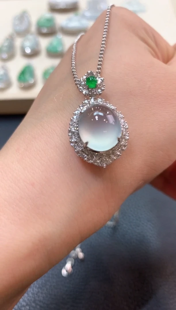 翡翠18K金镶嵌吊坠(不含链)b140