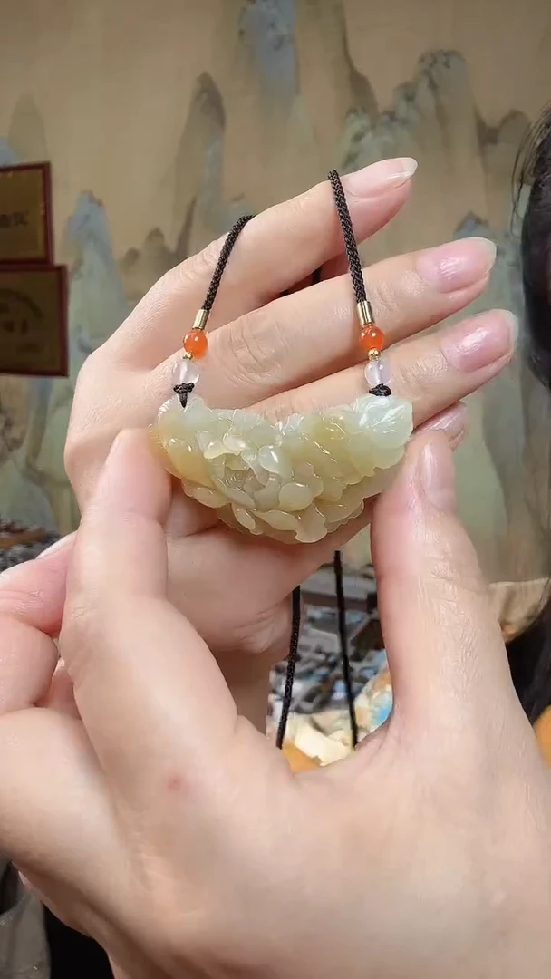 颈饰未镶嵌和田玉.