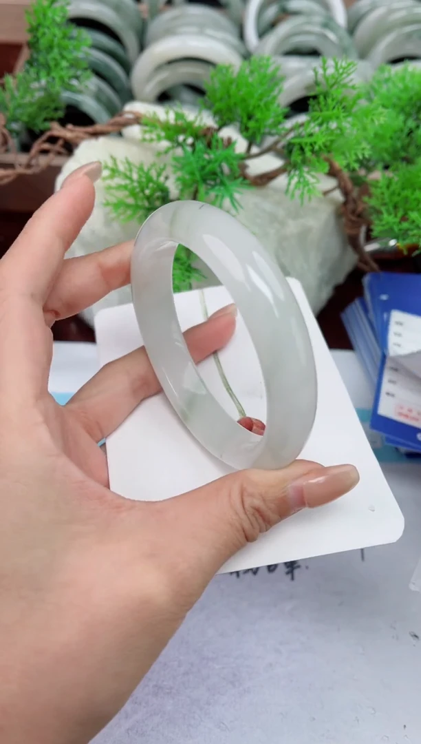 【闪购商品】石英质玉手镯未镶嵌96