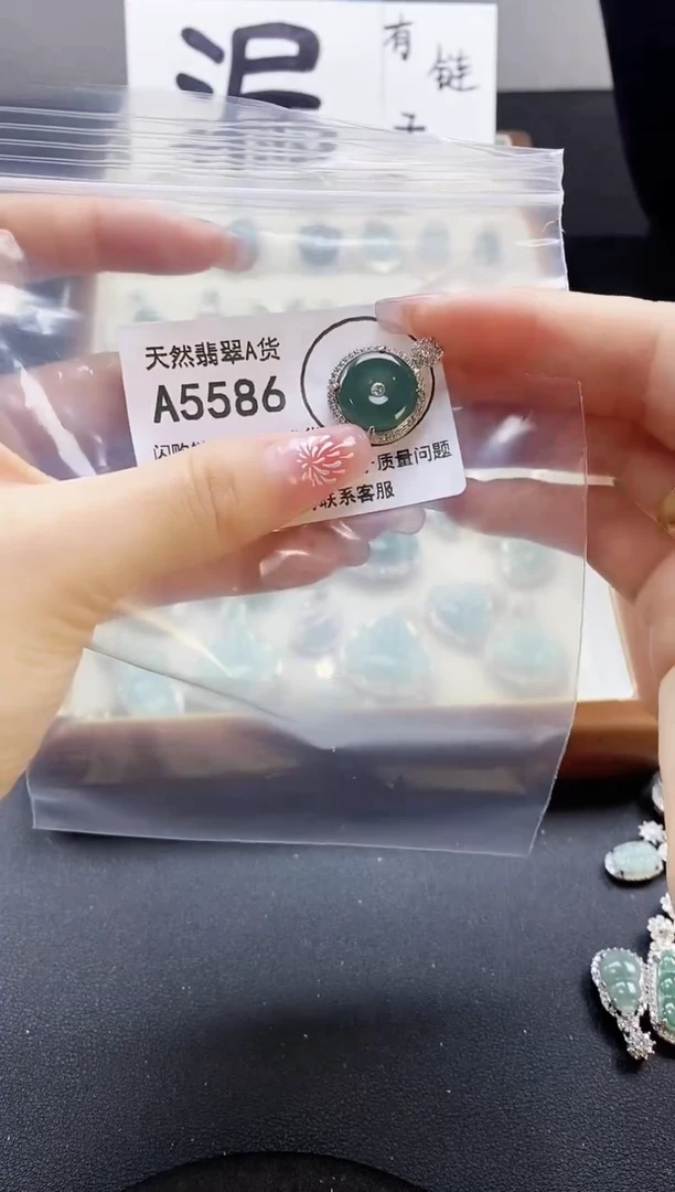 【闪购商品】翡翠颈饰未镶嵌天然翡翠A货8888