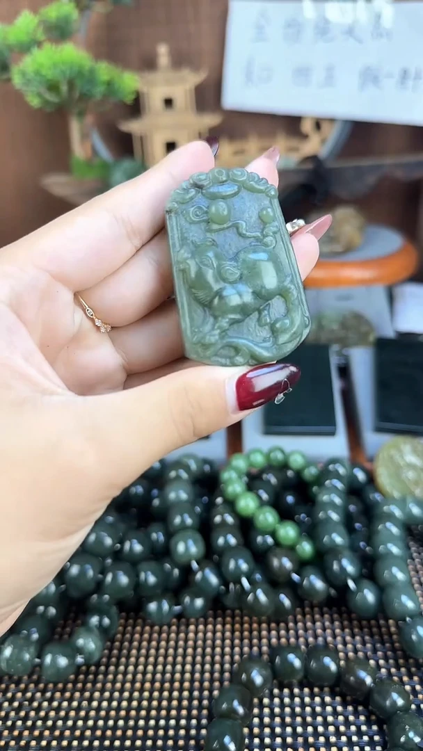 颈饰未镶嵌和田玉1