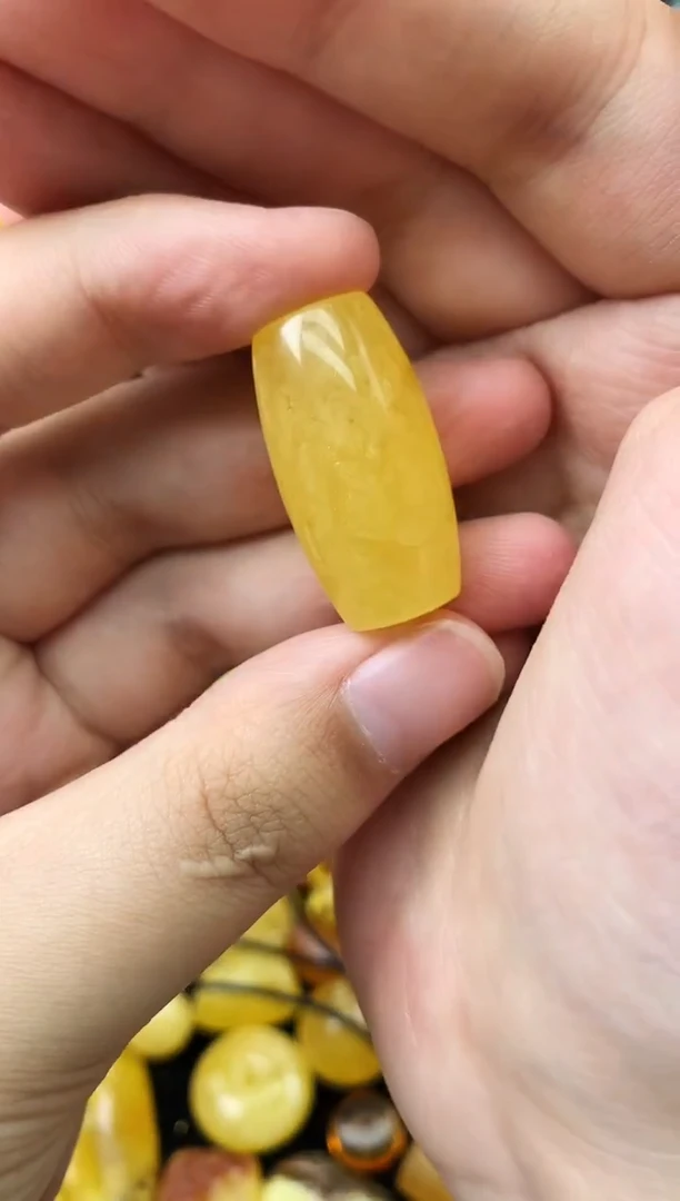 未镶嵌琥珀珠宝奇石311
