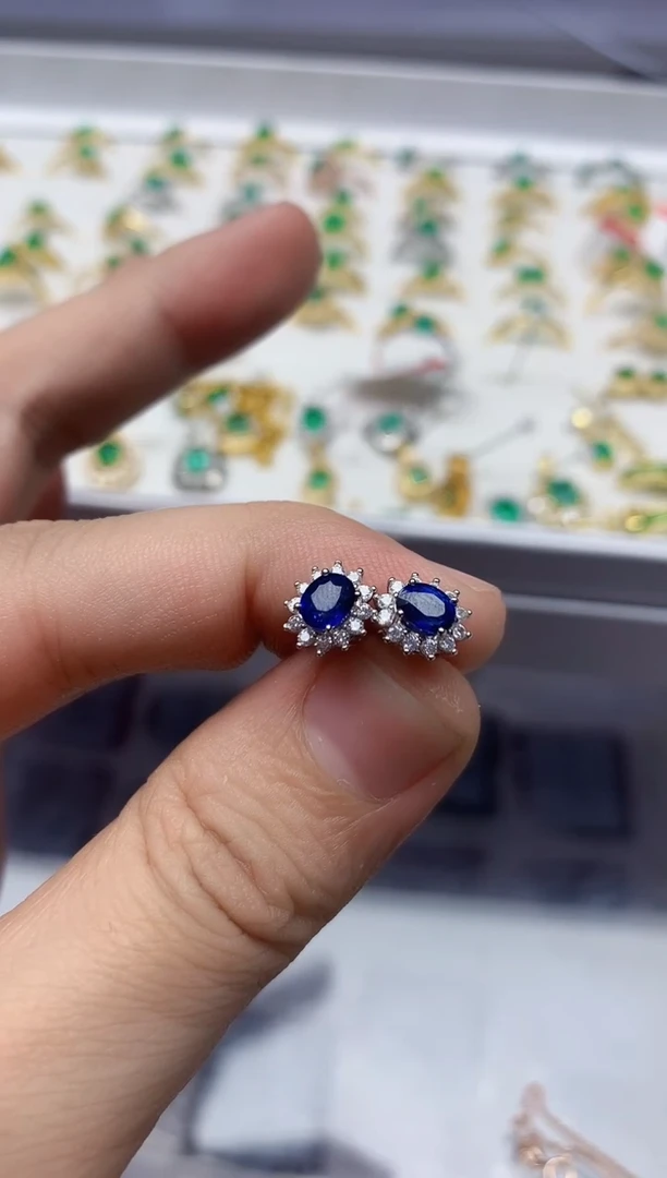 【闪购商品】蓝宝石耳饰银S925镶嵌........