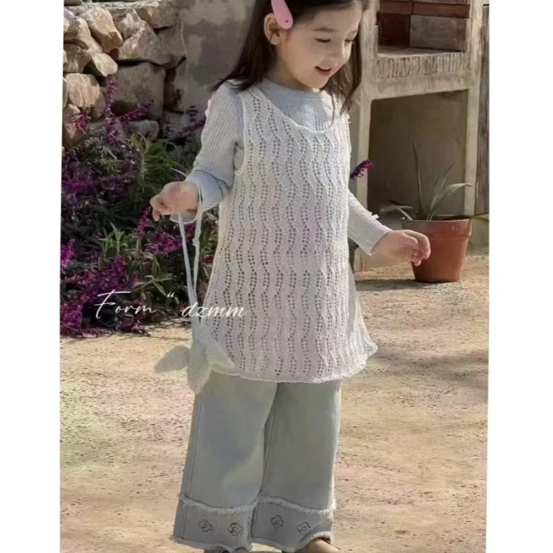 蝴蝶结打底上衣镂空背心裙牛仔裤套装