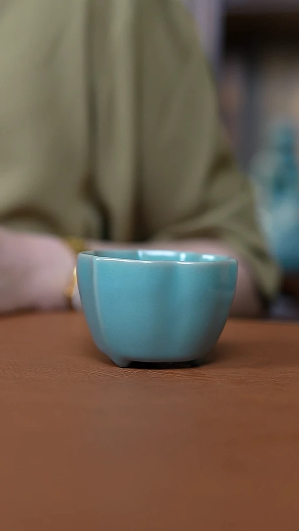 杯仿古天青三足百合杯瑕