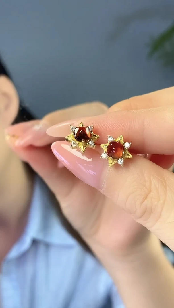 银S925镶嵌耳饰石榴石（芬达石）。