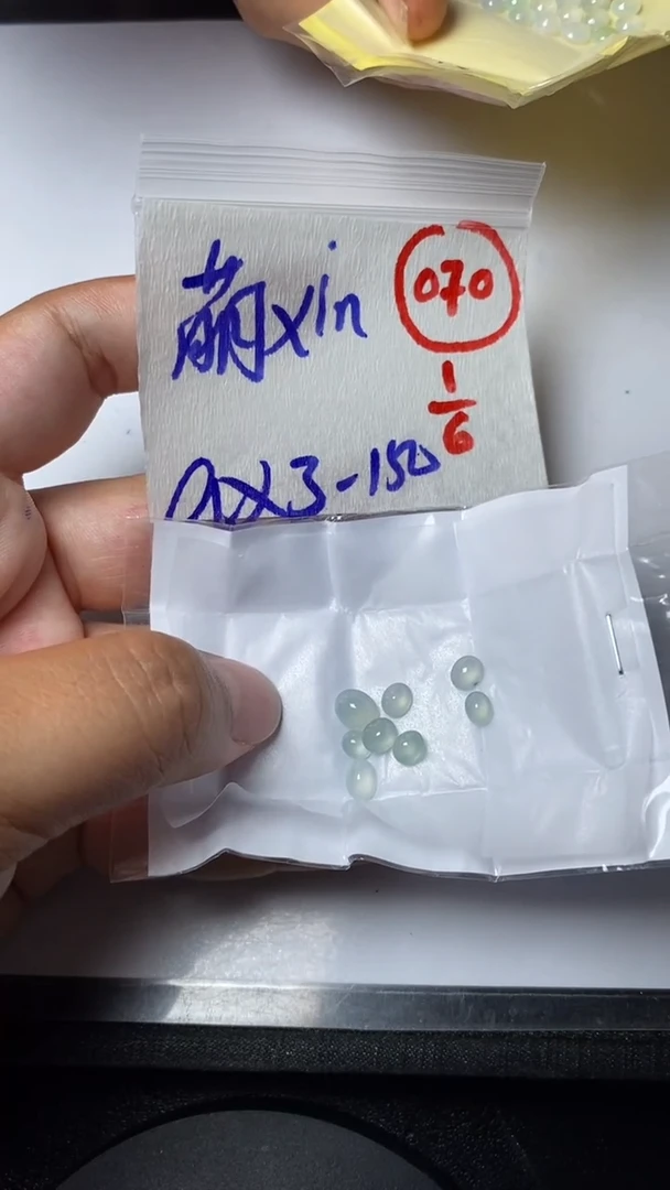 定制翡翠未镶嵌缅甸天然翡翠A货70