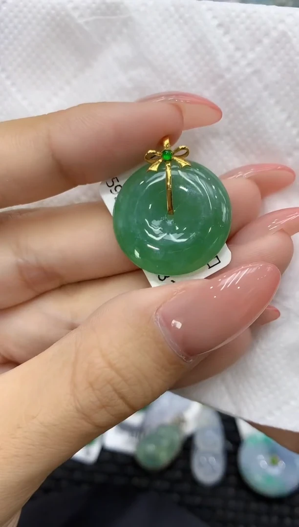 颈饰18K金镶嵌翡翠111111111111