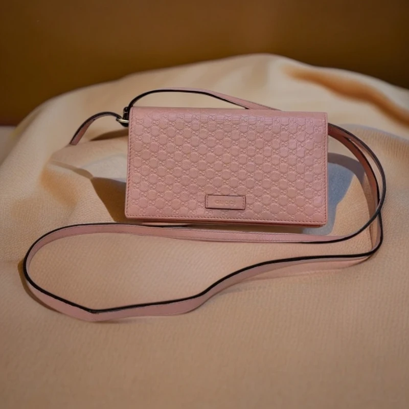 95新 GUCCI/古驰  粉色压花斜挎包 1478 5787