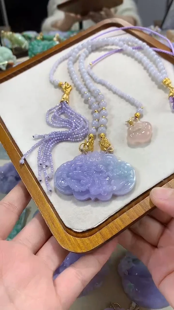 颈饰未镶嵌翡翠吊坠