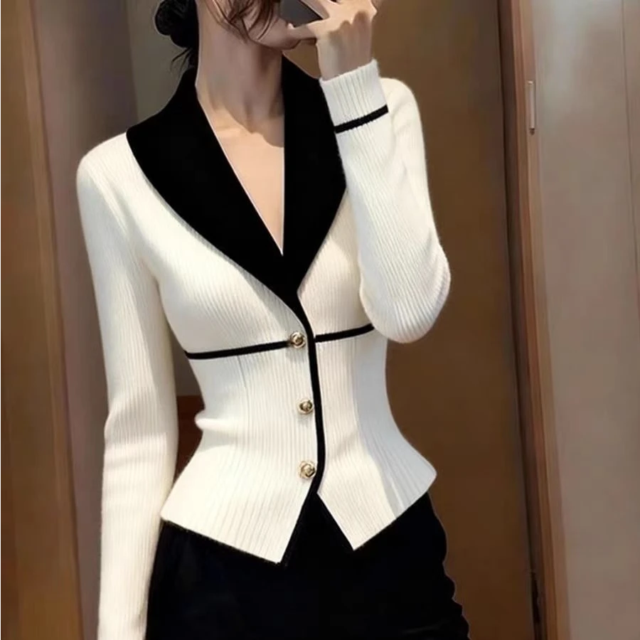 正品哥弟新款毛针织衫拼接上衣秋冬条纹毛衣女装黑白拼接掐腰毛衣