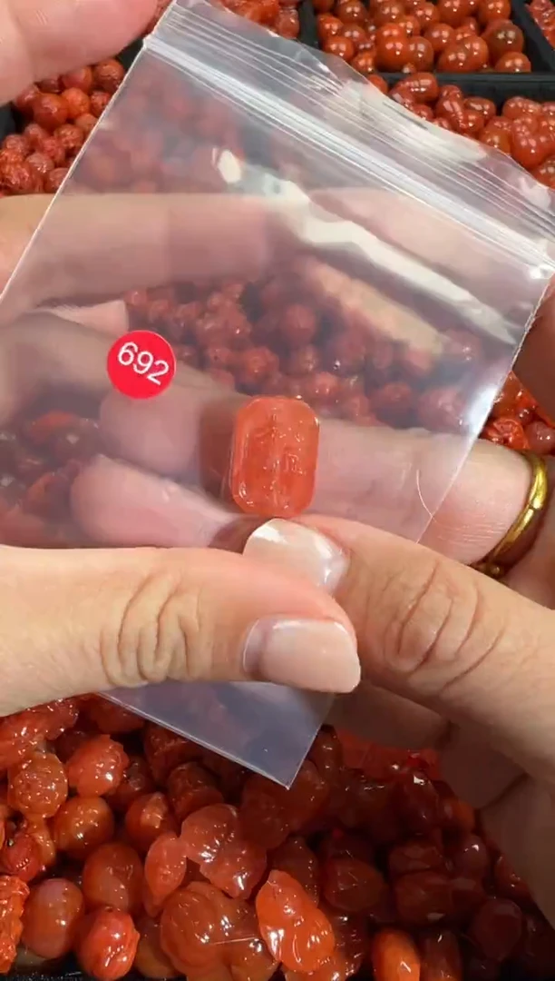 颈饰未镶嵌南红玛瑙1