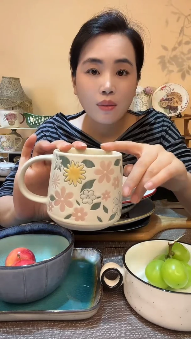 瓷片花朵杯子 微瑕介意勿拍