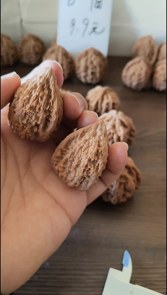 木质塔尖狮子头核桃