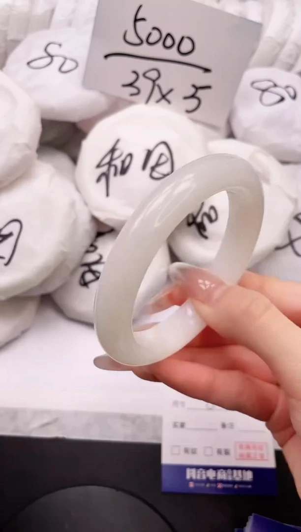 【闪购商品】和田玉手镯未镶嵌5K35-60