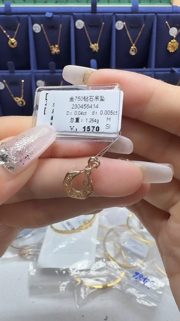 吊坠(不含链)18K金镶嵌钻石吊坠