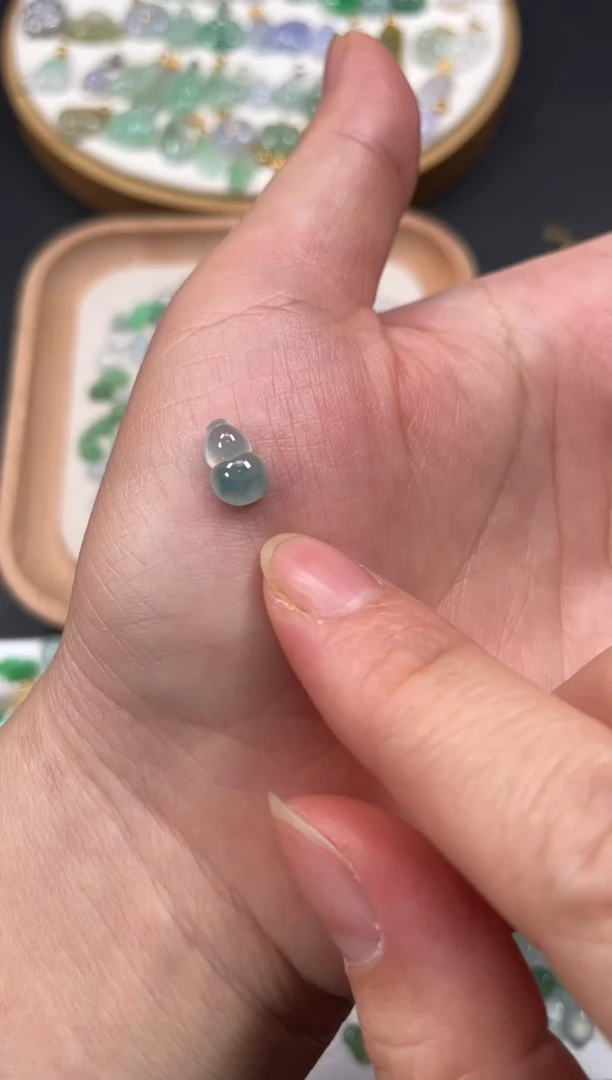 吊坠(不含链)18K金镶嵌翡翠一个JK640