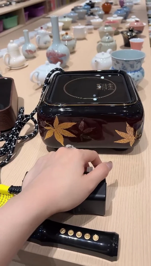 用****1莺歌烧/四方大漆地金枫纹