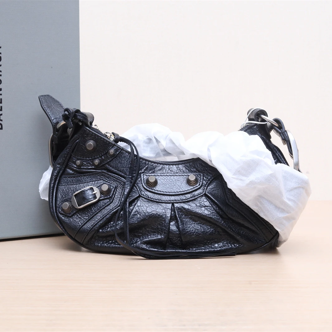 未使用 Balenciaga/巴黎世家 【念念】机车月牙包 黑色