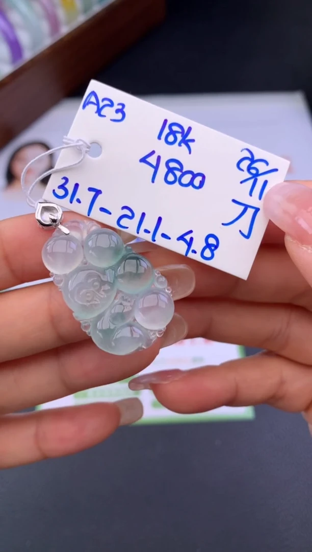 颈饰18K金镶嵌翡翠假一赔三