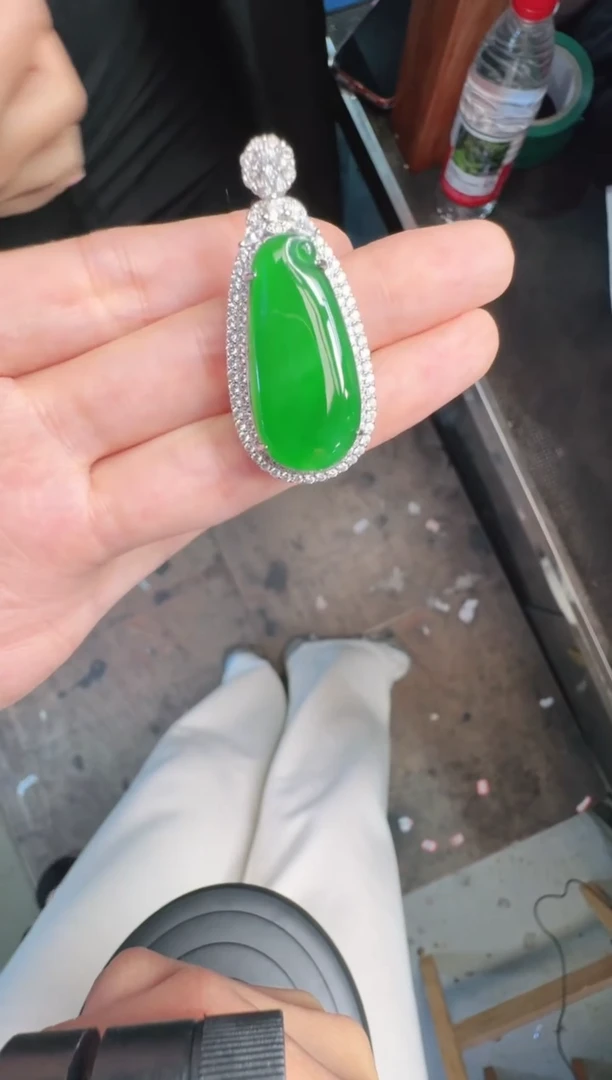 未镶嵌定制翡翠A货有轻微色差属于正常现象，福瓜1