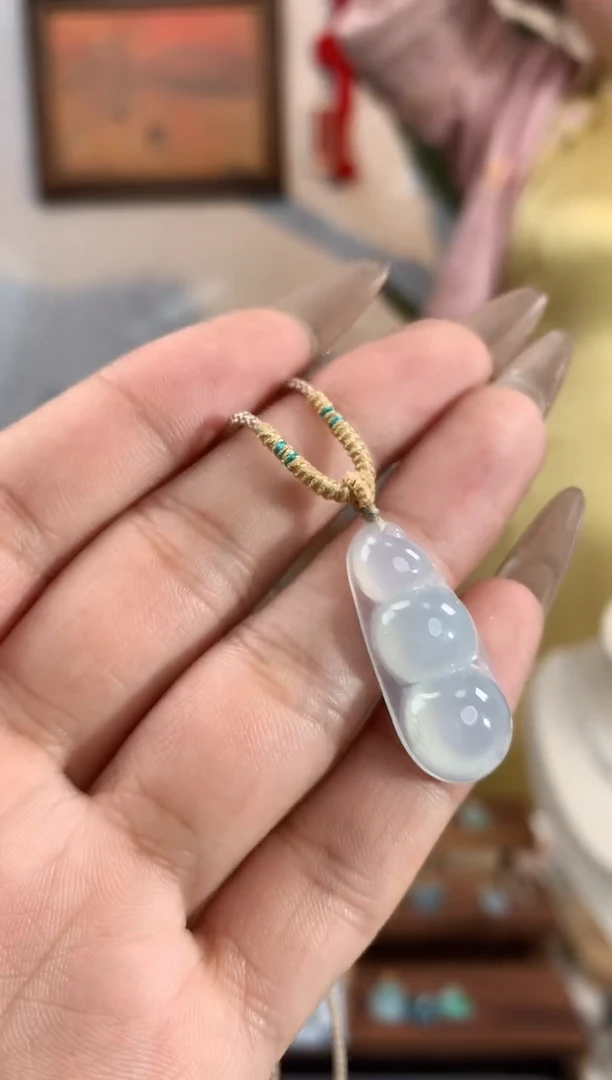 【闪购商品】翡翠吊坠(不含链)未镶嵌福豆