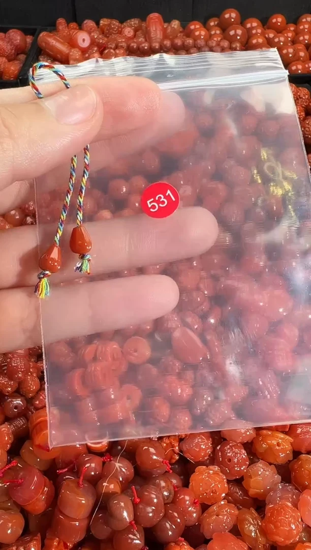 颈饰未镶嵌南红玛瑙1