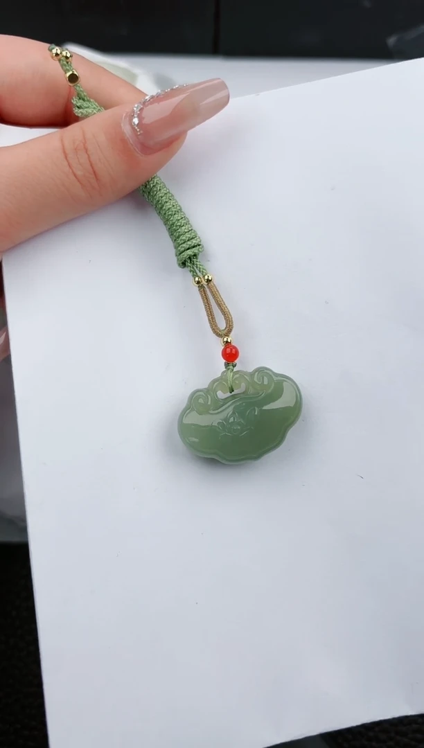 【闪购商品】和田玉吊坠(赠链)未镶嵌222微色差T