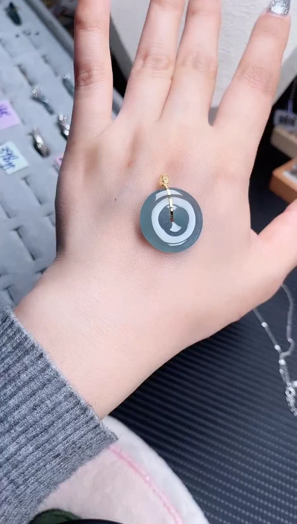 【闪购商品】翡翠吊坠(赠链)18K金镶嵌天然A货翡翠