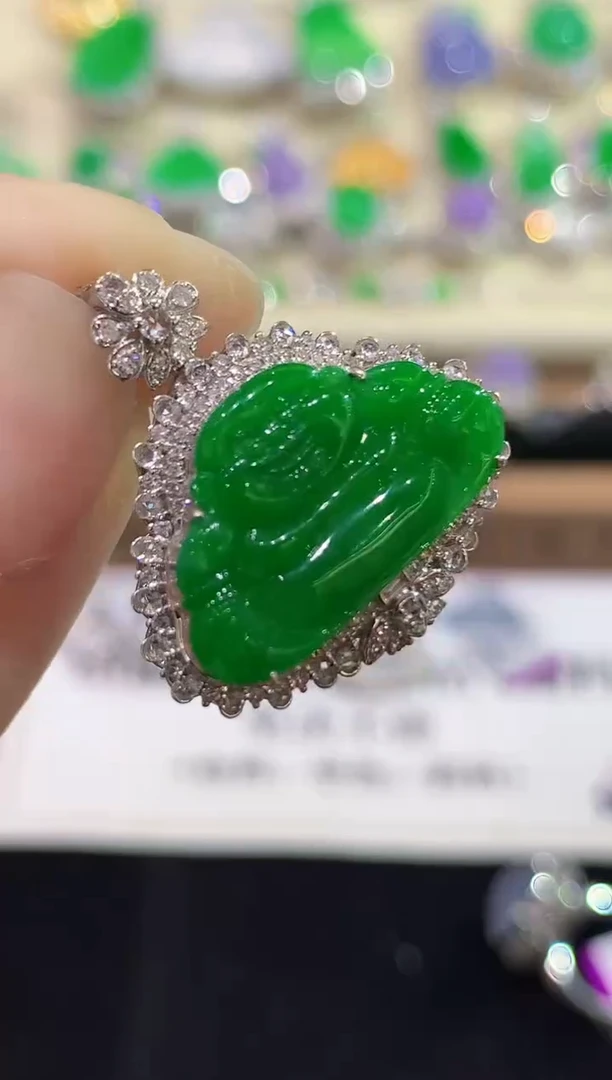 吊坠(不含链)18K金镶嵌翡翠YS多样性发其一