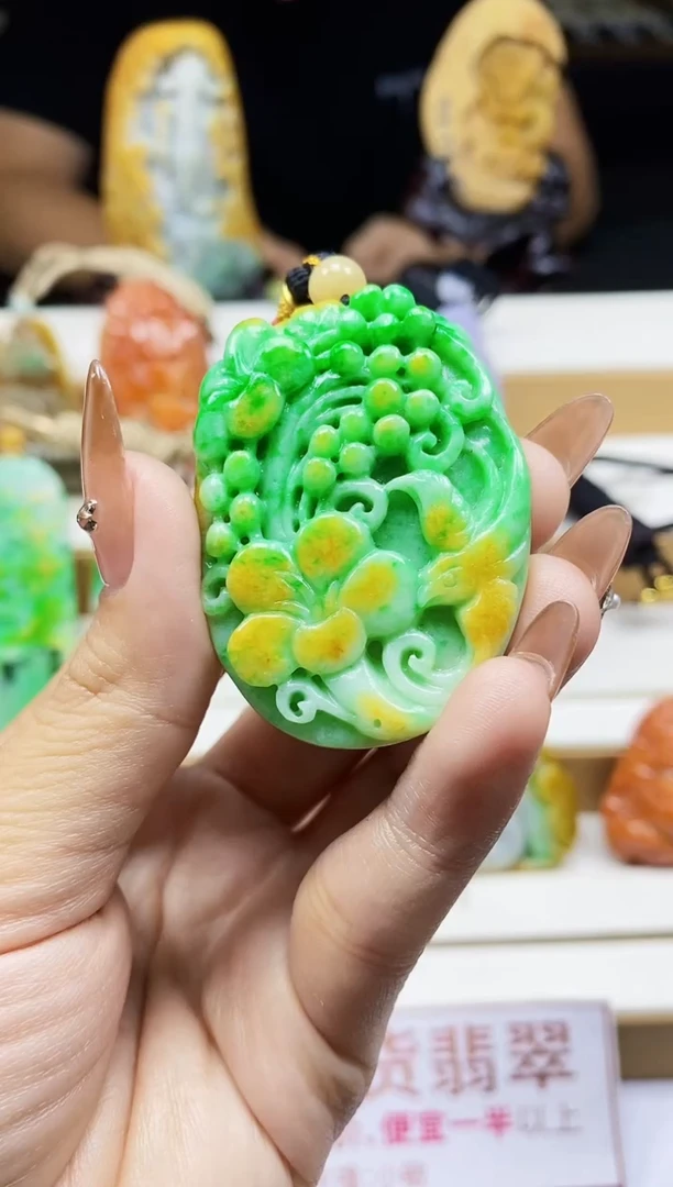 颈饰未镶嵌翡翠1