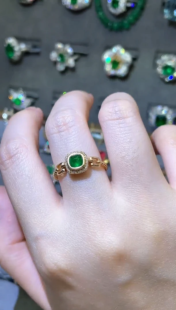 祖母绿戒指18K金镶嵌0.53ct