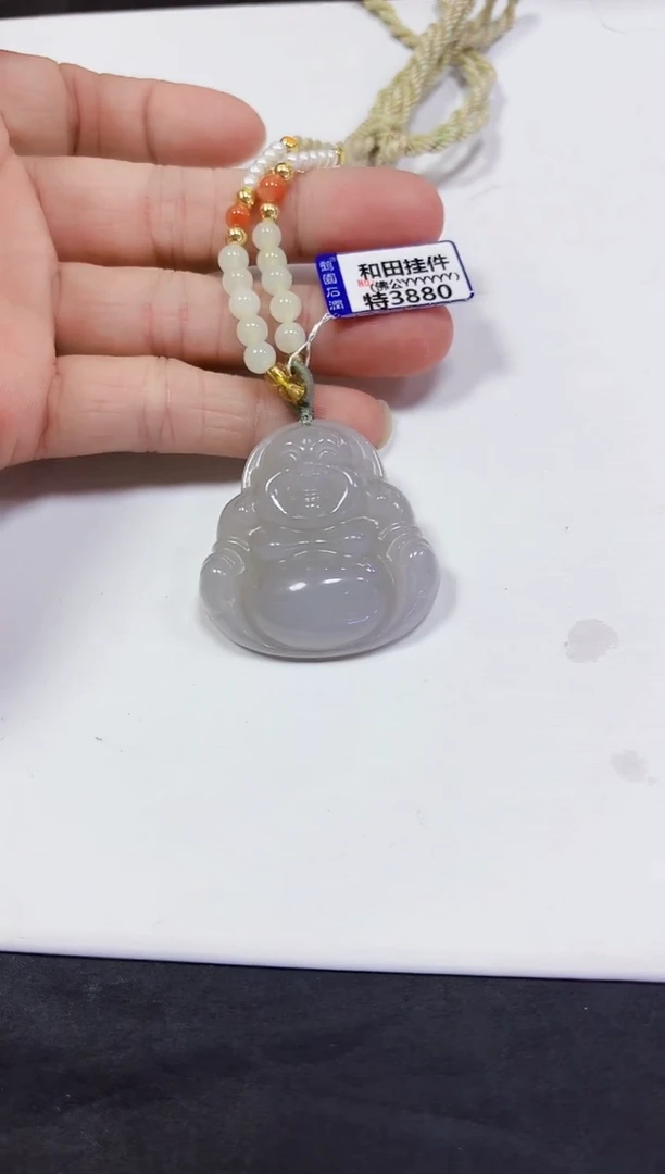 颈饰未镶嵌和田玉佛