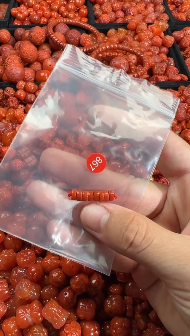 南红玛瑙未镶嵌颈饰1