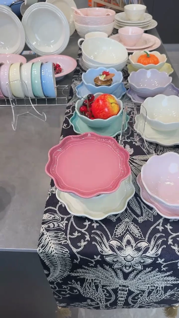 【闪购商品】瓷炻彩花边盘18CM-玫瑰粉